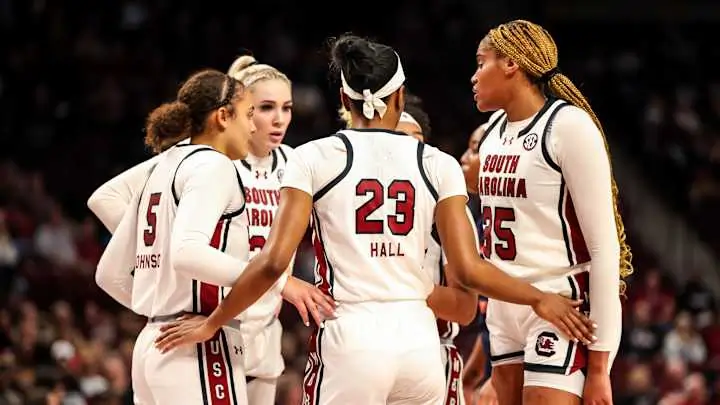 Is Dawn Staley Married? Exploring the Rumors and Celebrating a Legendary Coaching Partnership - Biography - CelebsMagazine Gamecocks women’s basketball team