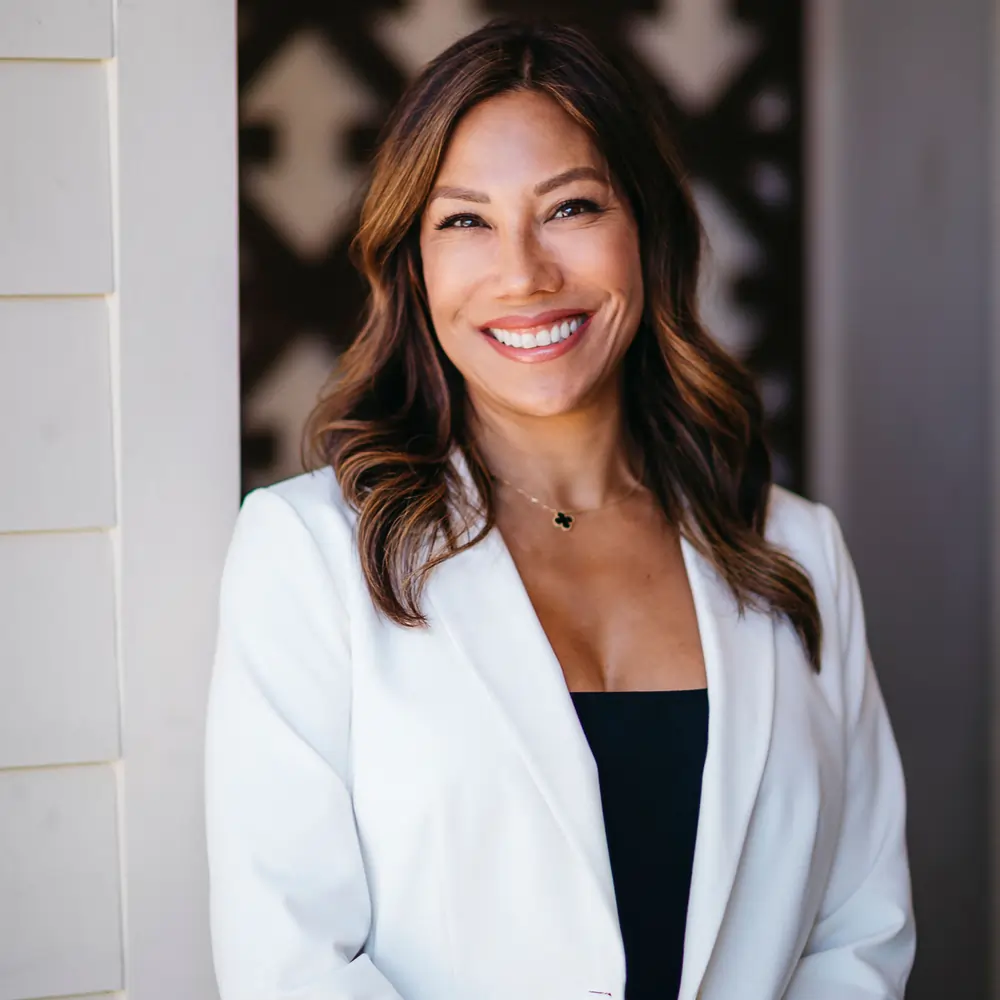 Unveiling the Life and Career of Stephanie Sarkisian: A Multifaceted Journey of Resilience and Influence - Biography - CelebsMagazine Stephanie Sarkisian's work